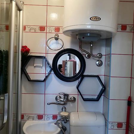 Small Low Cost Studio Belgrado Exterior foto