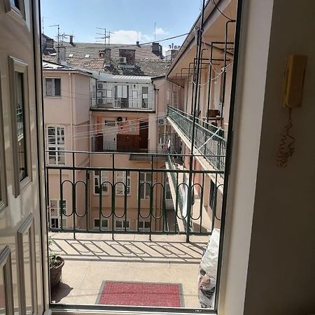 Small Low Cost Studio Belgrado Exterior foto