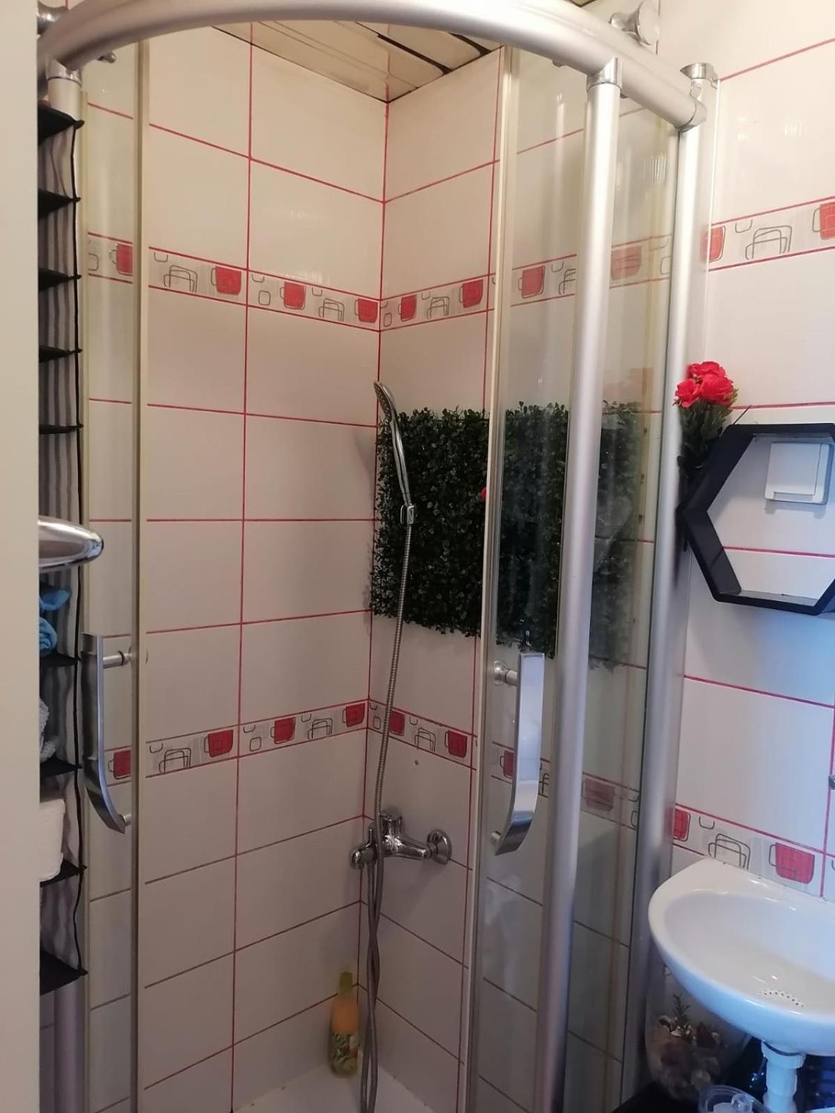 Small Low Cost Studio Belgrado Exterior foto